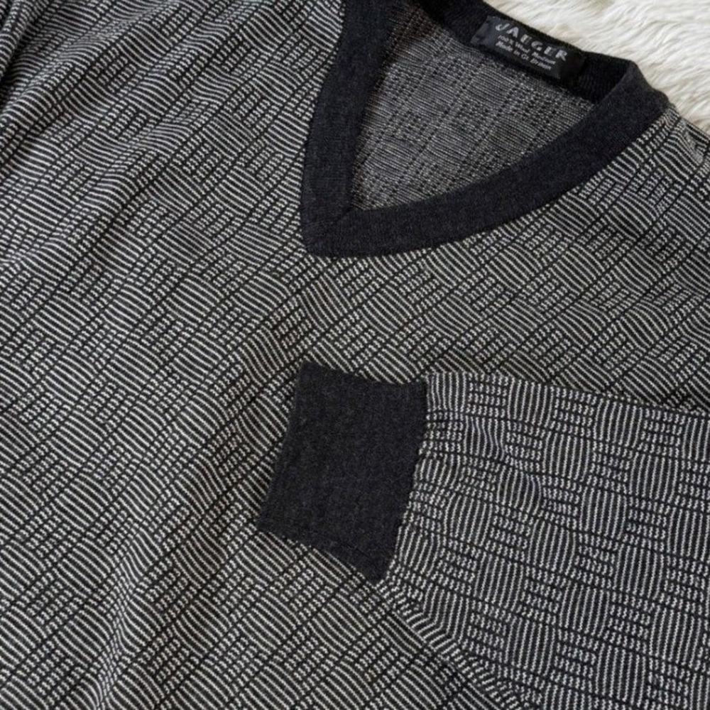 Vintage Jaeger Mens Wool Patterned V-Neck Sweater Medium Great Britain Classic‎